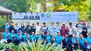 Wakil Wali Kota Pontianak Bahasan, Sekretaris Daerah Kota Pontianak Amirullah bersama Forkopimda berfoto bersama dalam Kerja Bakti Bersih Lingkungan Bersama dan Penanaman Pohon di TPA Batulayang, Sabtu (6/6/2026) pagi.