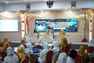 Sekretaris Daerah Kota Pontianak Amirullah saat membuka Bimtek Penyusunan SOP melalui Aplikasi.