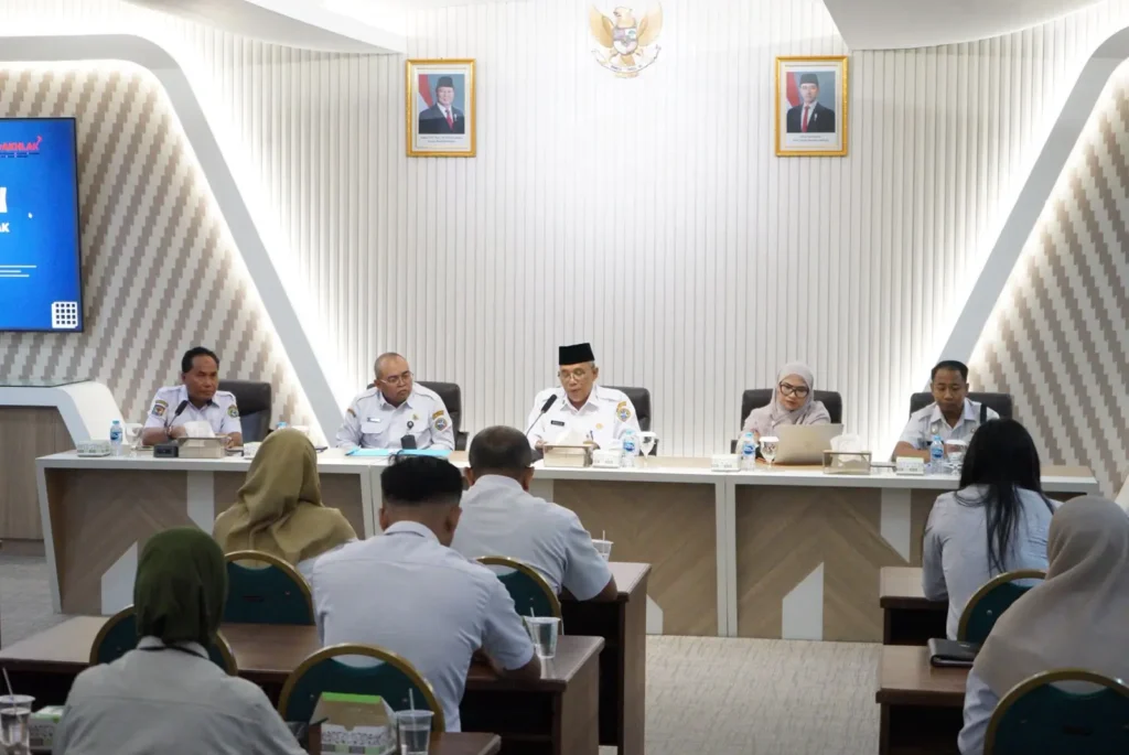 Sekretaris Daerah Kota Pontianak Amirullah membuka Forum Konsultasi Publik Sekretariat Daerah Kota Pontianak.