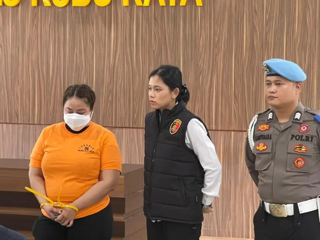 Tersangka kasus investasi bodong berkedok bisnis tiket pesawat diamankan Satreskrim Polres Kubu Raya.