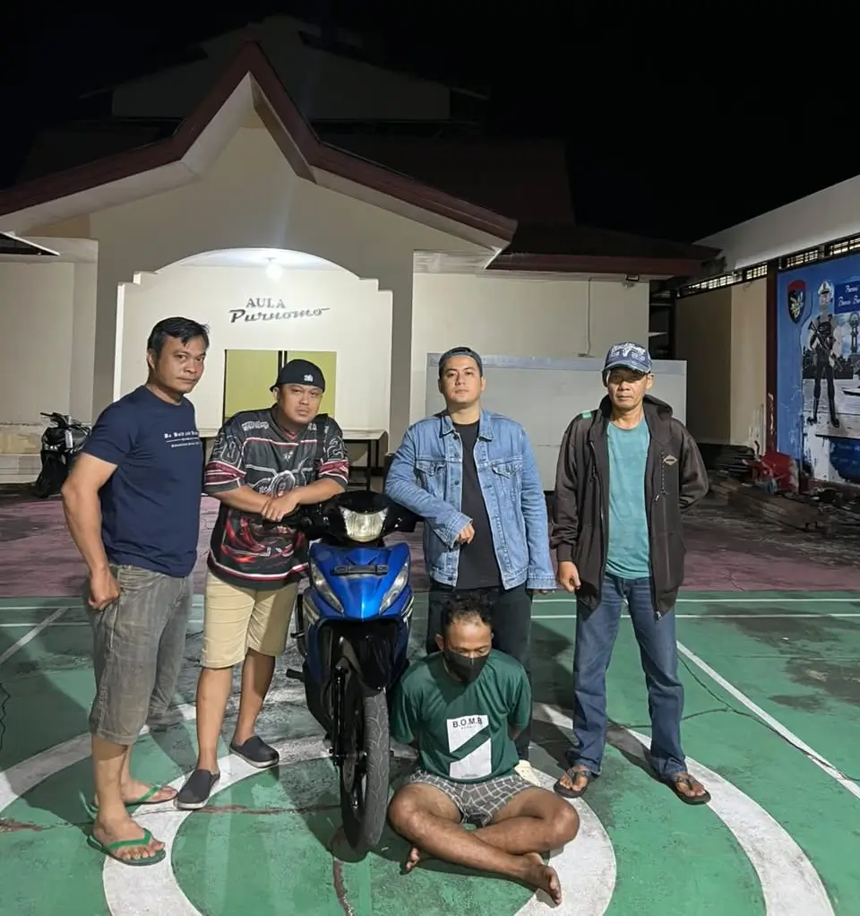 Polisi Polsek Pontianak Utara mengamankan pelaku pencurian motor di Siantan Tengah tanpa perlawanan di kediamannya.