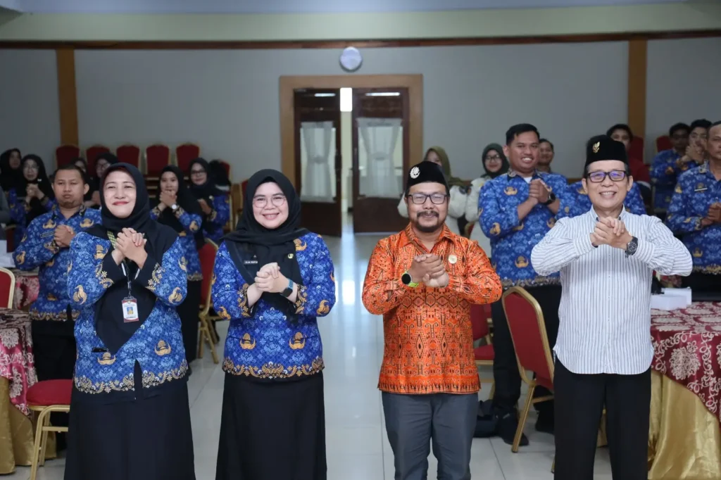 Sosialisasi dan Bimtek Keterbukaan Informasi Publik bagi PPID di lingkungan Pemkot Pontianak.