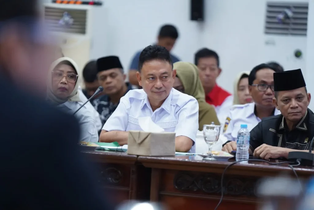 Wali Kota Pontianak Edi Rusdi Kamtono menyuarakan keinginan warga terkait polemik batas wilayah.