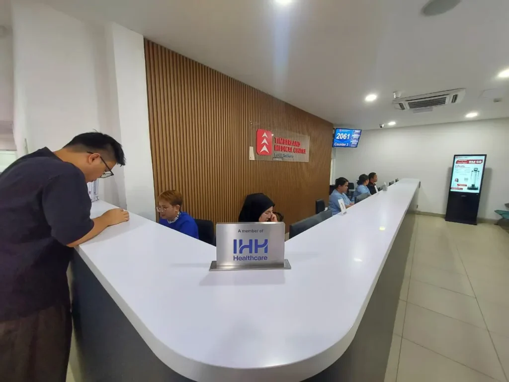 Timberland Medical Centre di Kuching, Sarawak, yang menyediakan layanan jemput pasien Kalimantan Barat dari PLBN untuk wisata medis.
