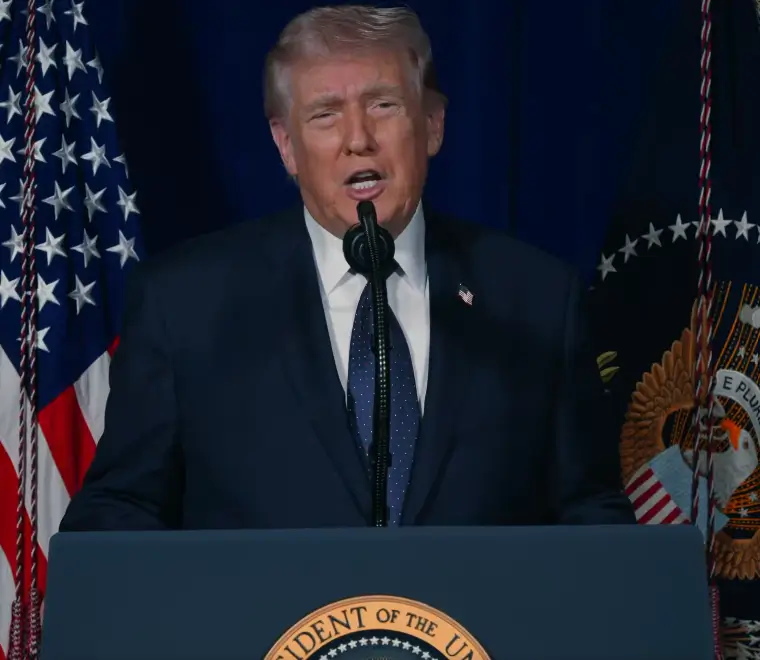 Donald Trump menyampaikan pernyataan terkait konflik Iran dan rencana pengambilalihan Pulau Kharg.