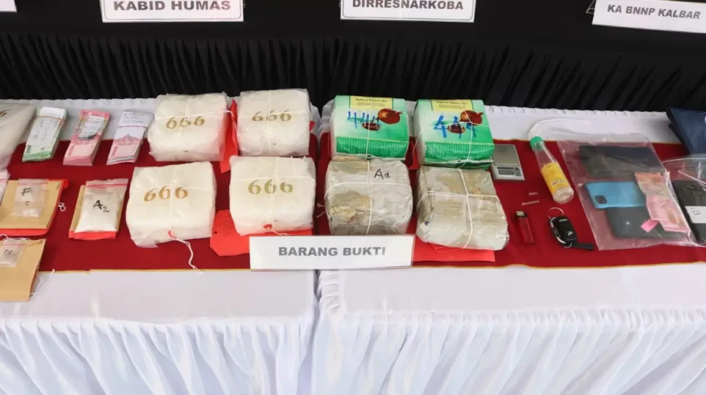 Pemusnahan barang bukti narkotika oleh Ditresnarkoba Polda Kalimantan Barat di Rumah Sakit Bhayangkara Anton Sudjarwo Pontianak.