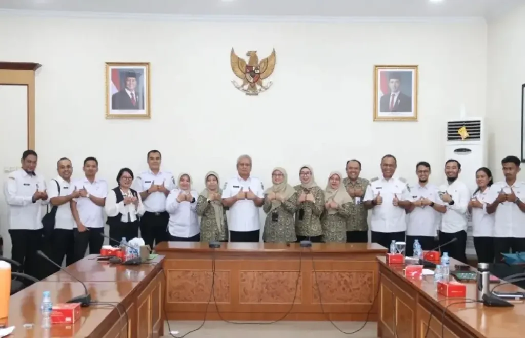 Harisson memimpin forum bersama BPJS Kesehatan membahas strategi peningkatan keaktifan peserta JKN menuju UHC di Kalimantan Barat.