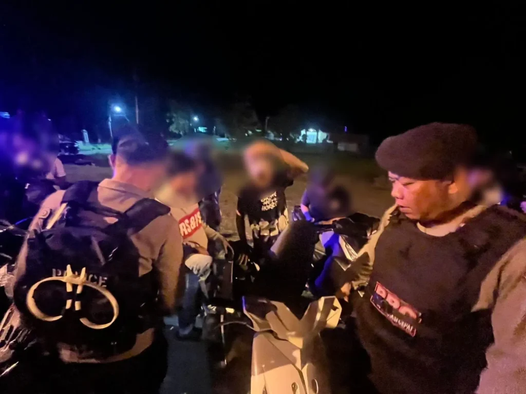Personel Polres Bengkayang melakukan patroli malam untuk menindak aksi balap liar di kawasan Alun-Alun SDR Bengkayang.
