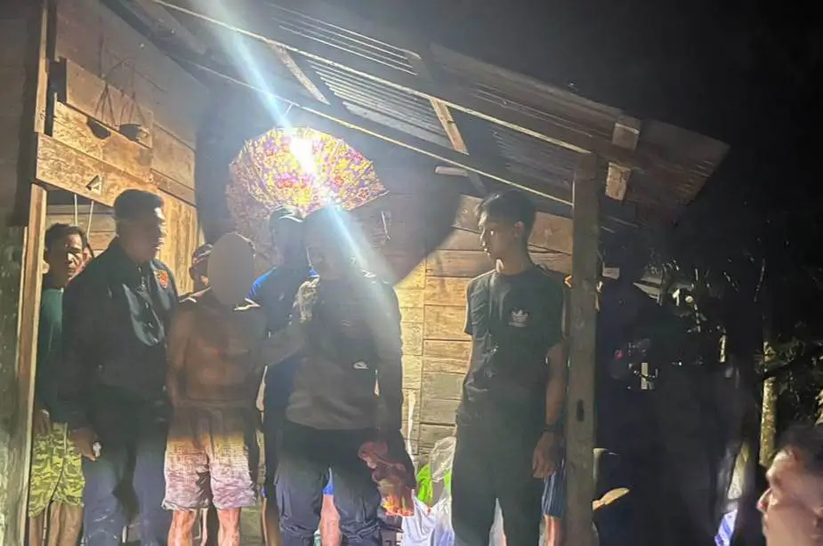 Polisi mengamankan terduga pelaku penganiayaan terhadap seorang lansia di Kecamatan Meliau, Kabupaten Sanggau.