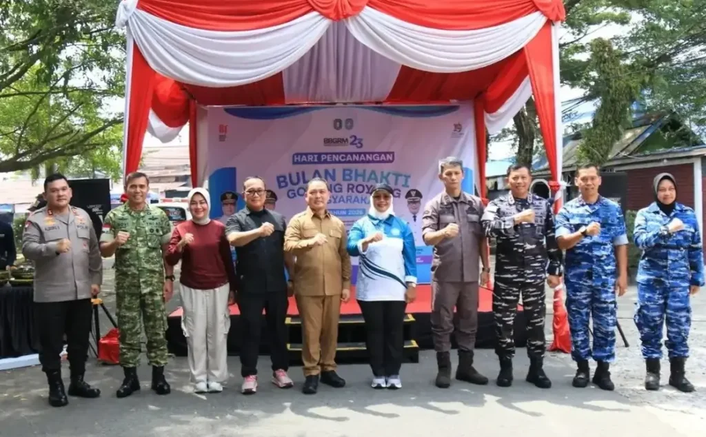 Gubernur Kalbar Ria Norsan membuka Peringatan Harganas ke-33 dan Pencanangan BBGRM XXIII Tahun 2026 di Taman Dirgantara Angkasa Pura, Kabupaten Kubu Raya.