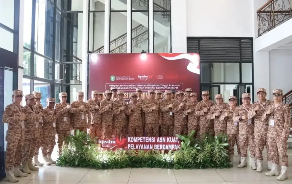 Wagub Kalbar Krisantus Kurniawan usai memimpin apel pembukaan Program Pengembangan Kompetensi Pejabat Pimpinan Tinggi Pratama.