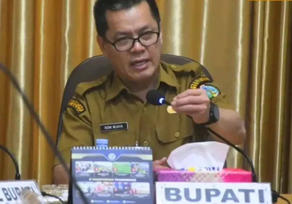 Bupati Kayong Utara Romi Wijaya memimpin rapat koordinasi bersama Pertamina Patra Niaga membahas penguatan stok dan distribusi BBM menjelang MTQ Kalbar 2026.