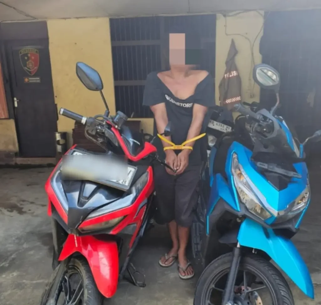Petugas Polsek Pontianak Barat mengamankan terduga pelaku curanmor berinisial Y yang diduga beraksi di tujuh lokasi di Kota Pontianak.