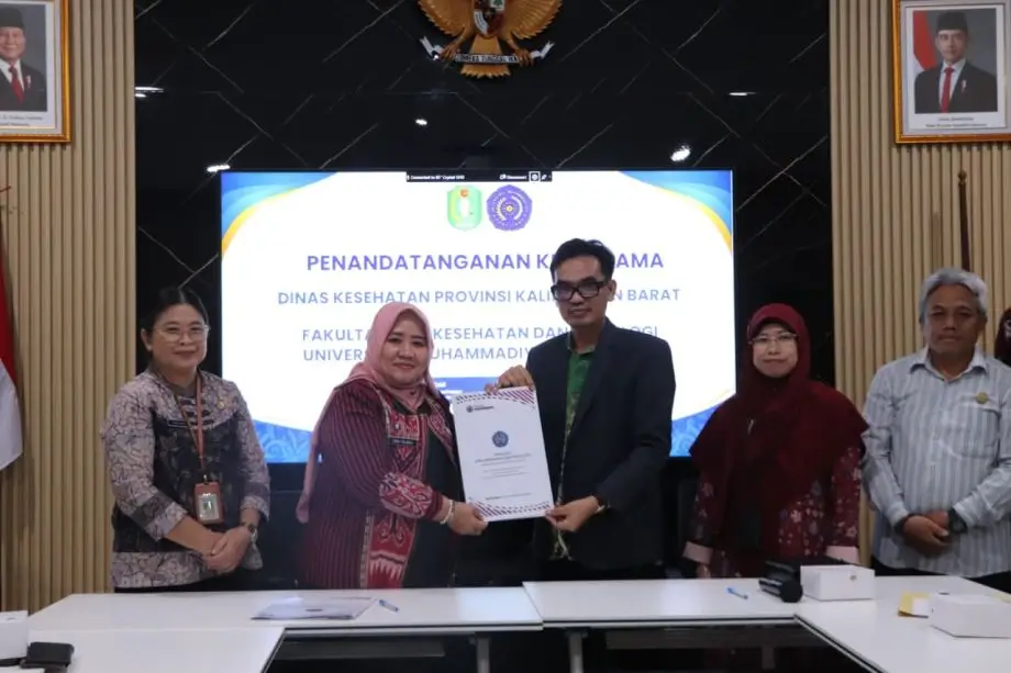 Penandatanganan kerja sama Dinkes Kalbar dan UM Pontianak untuk memperkuat ekosistem kesehatan daerah.