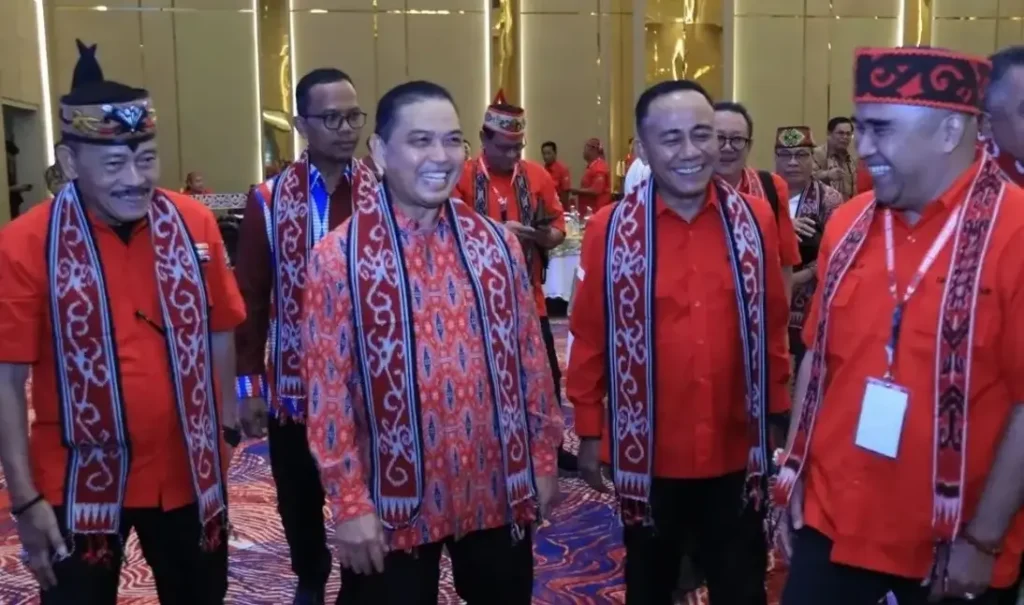 Gubernur Ria Norsan menghadiri Konferprov II GERDAYAK Kalbar di Pontianak didampingi Wagub Krisantus Kurniawan.