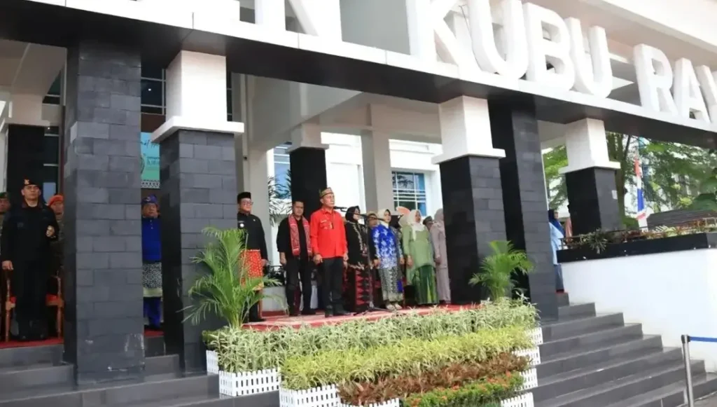 Wakil Gubernur Kalbar Krisantus Kurniawan memimpin upacara HUT ke-19 Kabupaten Kubu Raya dan menyampaikan apresiasi atas kinerja Pemerintah Kabupaten Kubu Raya.