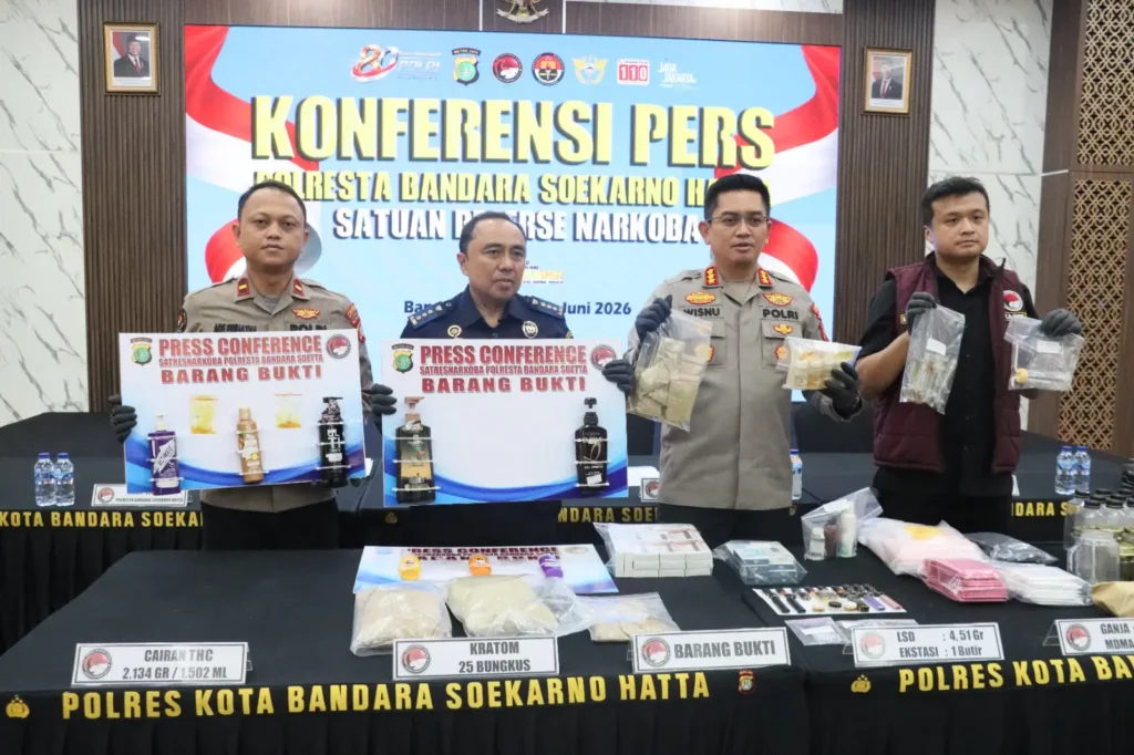 Barang bukti vape ganja, cairan THC, dan peralatan produksi yang disita Polresta Bandara Soekarno-Hatta saat membongkar pabrik vape ganja jaringan internasional di Bali.