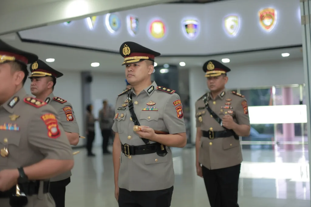 AKBP Rensa Sastika Aktadivia Robinson mengikuti upacara serah terima jabatan sebagai Kapolres Kubu Raya di Mapolda Kalimantan Barat.