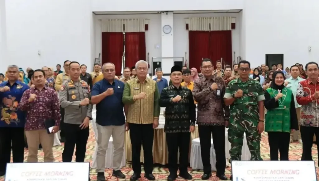 Gubernur Kalbar Ria Norsan memimpin coffee morning Satgas Percepatan Peningkatan IPM di Balai Petitih Pontianak.
