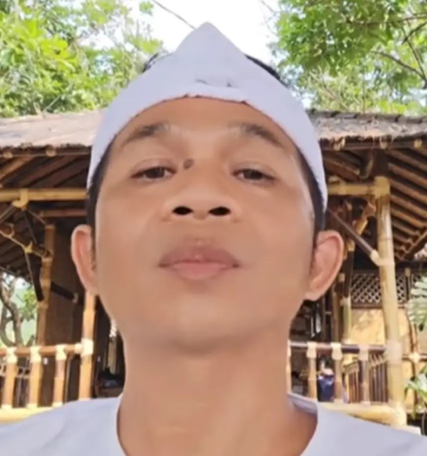Saepul Bahri Binzein menyampaikan klarifikasi usai lagu Lalaki Langit menuai kritik publik.