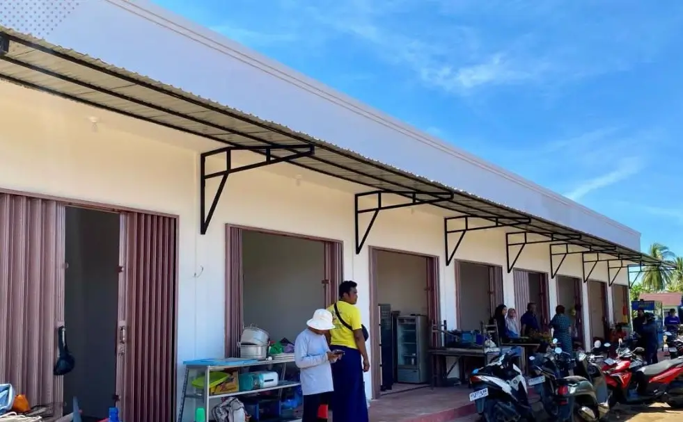 Relokasi pedagang dalam penataan kawasan Pasar Sungai Kakap.