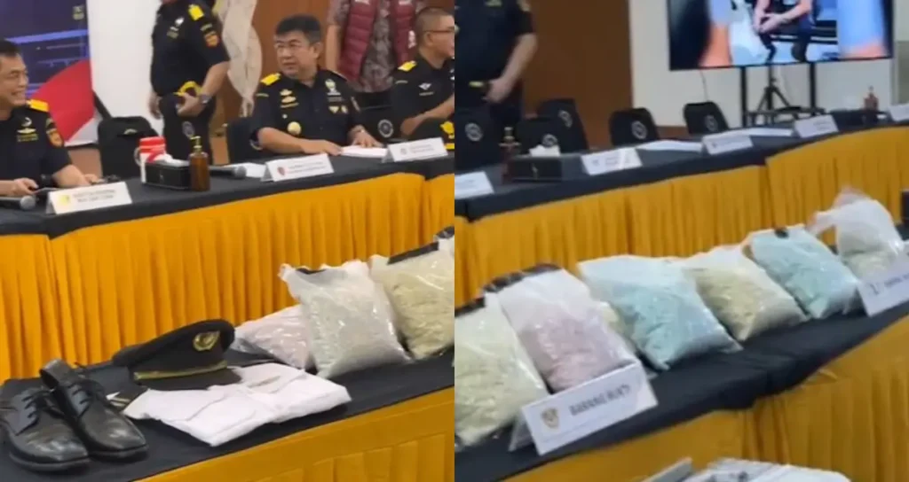 Petugas Bea Cukai Soekarno-Hatta dan Bareskrim Polri menunjukkan barang bukti 26 kilogram ekstasi dan sabu dalam kasus penangkapan kopilot Malaysia Airlines di Bandara Soekarno-Hatta.
