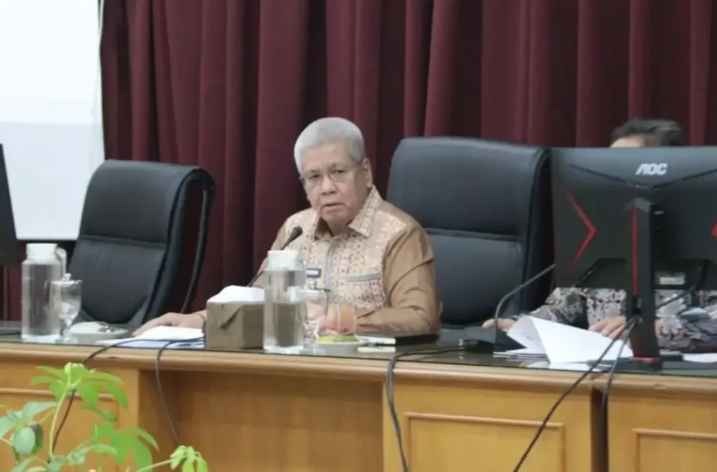 Sekda Kalbar Harisson memimpin rapat koordinasi persiapan peringatan HUT ke-81 Kemerdekaan Republik Indonesia di Kantor Gubernur Kalimantan Barat.