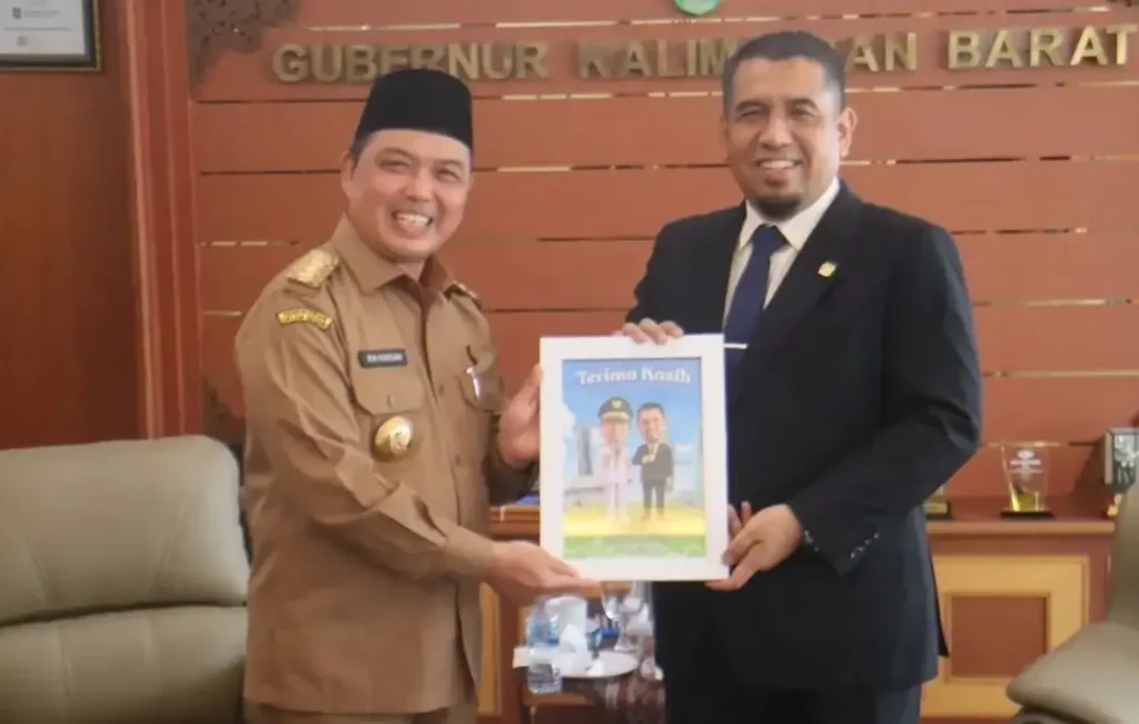Gubernur Kalbar Ria Norsan dengan Konsul Malaysia di Pontianak, Tuan Azizul Zekri Bin Abdul Rahim, saat pertemuan perpisahan di Ruang Kerja Gubernur Kalbar.
