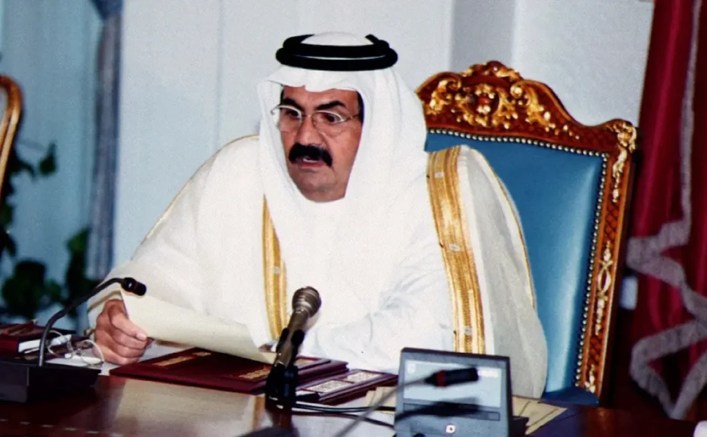 Mantan Emir Qatar Sheikh Hamad bin Khalifa Al-Thani semasa memimpin Qatar dan menghadiri acara kenegaraan.