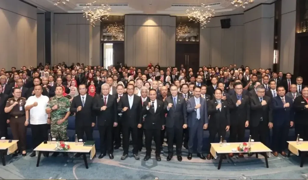 Wakil Gubernur Kalbar Krisantus Kurniawan membuka Sidang SOSEK MALINDO ke-39 Kalbar-Sarawak di Hotel Novotel Pontianak.
