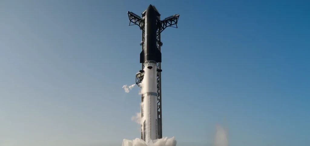 Roket Starship milik SpaceX lepas landas dari Starbase, Texas, dalam uji penerbangan ke-13 yang membawa 20 satelit Starlink V3 ke ruang suborbital.