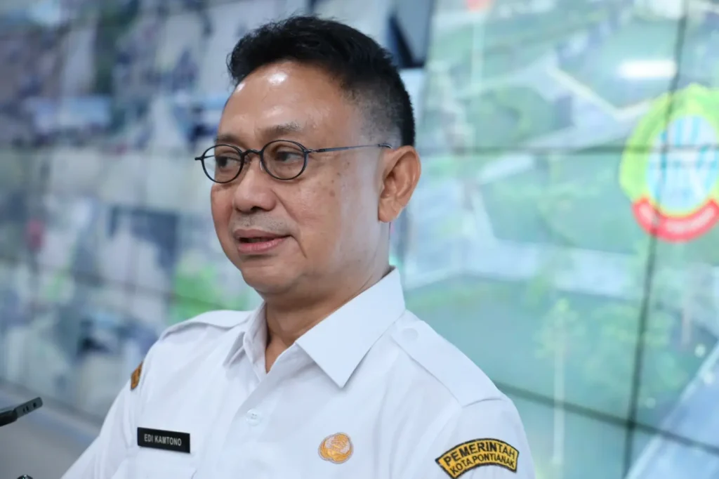 Wali Kota Pontianak Edi Rusdi Kamtono meminta PLN percepat pemulihan listrik di wilayah Pontianak.