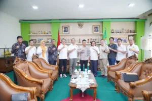 Wali Kota Pontianak Edi Rusdi Kamtono menerima audiensi Pengurus Pusat (PP) Persatuan Bulutangkis Seluruh Indonesia (PBSI) di Ruang VIP Kantor Wali Kota Pontianak, Kamis (9/7/2026).
