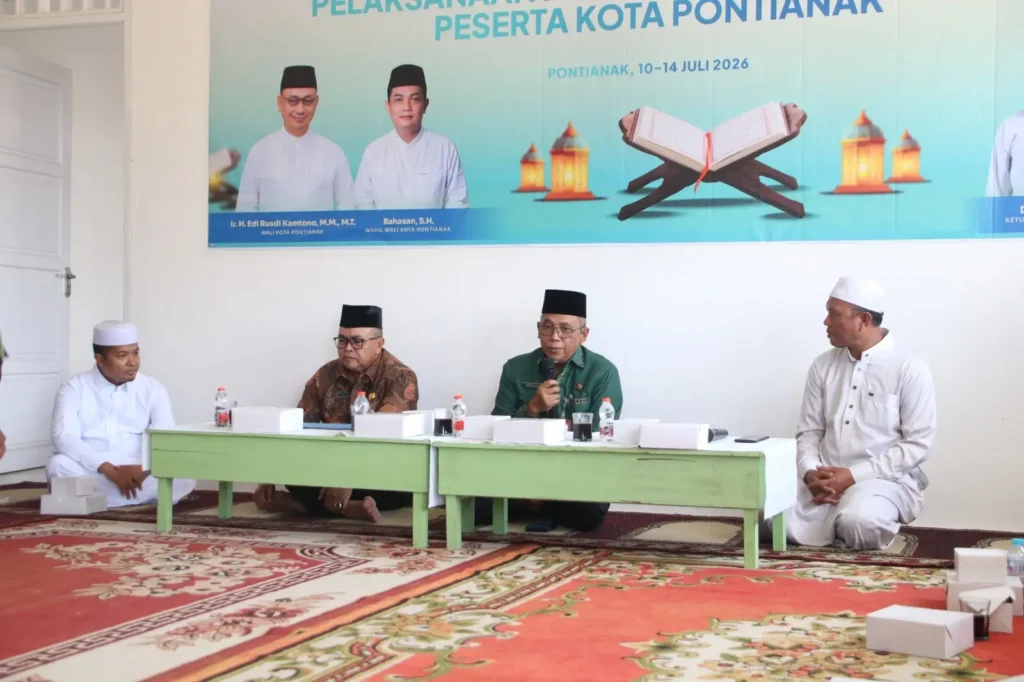 Ketua Umum LPTQ Kota Pontianak Amirullah ketika membuka TC Kafilah Kota Pontianak di Aula Gedung LPTQ Kota Pontianak, Jumat (10/7/2026).