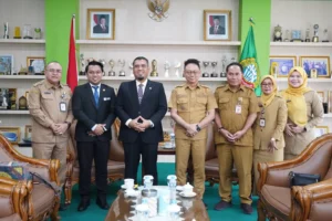 Foto bersama usai Konsul Malaysia di Pontianak, Azizul Zekri berpamitan.