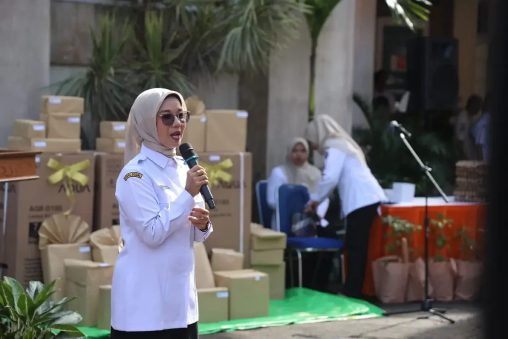 Inspektur Kota Pontianak Trisnawati memberikan sosialisasi pengendalian gratifikasi kepada ASN di lingkungan Pemerintah Kota Pontianak.