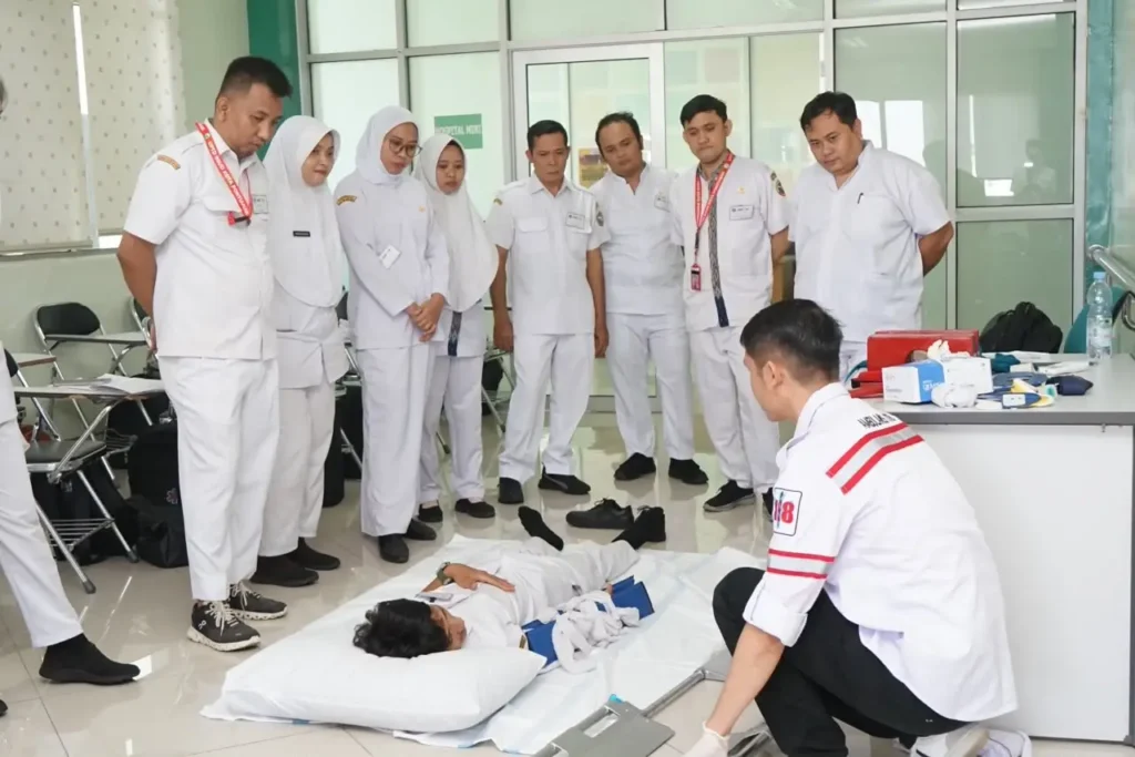 RSUD SSMA Kota Pontianak menggelar Pelatihan Basic Trauma and Cardiac Life Support (BTCLS) yang diikuti 27 perawat.