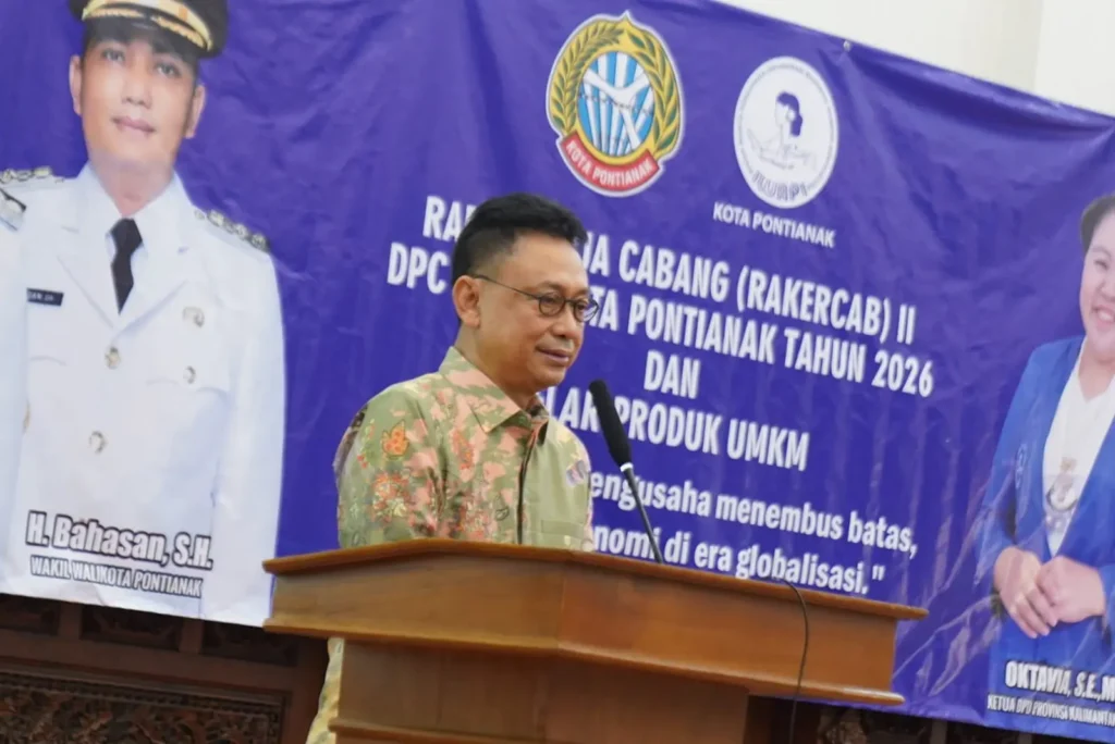 Wali Kota Pontianak Edi Rusdi Kamtono membuka Rakercab II IWAPI Kota Pontianak dan mengajak pengusaha perempuan memperkuat peran UMKM dalam perekonomian kota.