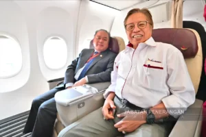 Premier Sarawak Tan Sri Abang Johari Tun Openg mengikuti penerbangan perdana AirBorneo, dari Kuching menuju Kuala Lumpur pada 20 Juli 2026.
