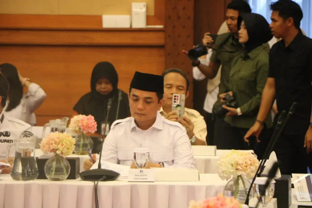 Wakil Wali Kota Pontianak Bahasan menghadiri High Level Meeting TPID Semester II Tahun 2026 di Kantor Perwakilan Bank Indonesia Provinsi Kalimantan Barat.