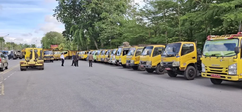Pemerintah Kota Pontianak melalui Dinas Lingkungan Hidup Kota Pontianak terus memperkuat armada angkutan sampah dengan menambah kendaraan serta revitalisasi kontainer yang sudah tidak layak.