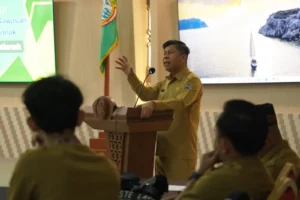 Staf Ahli Wali Kota Pontianak Muchammad Yamin menyampaikan materi pada sosialisasi pengelolaan RTH privat berbasis sekolah dan kelurahan untuk mewujudkan Kota Pontianak yang hijau dan sehat.