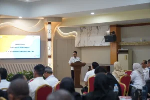Wali Kota Pontianak Edi Rusdi Kamtono memberikan arahan kepada peserta Pelatihan Kepemimpinan Pengawas (PKP) Angkatan XIII.