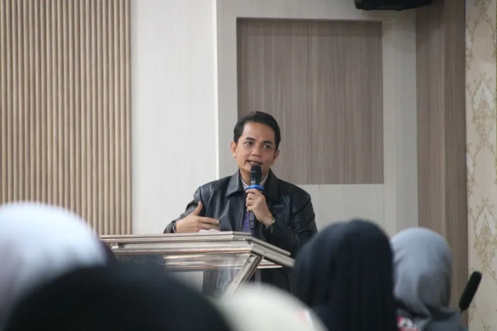 Wakil Wali Kota Pontianak Bahasan membuka Sosialisasi Gerakan Intervensi Serentak Pencegahan Stunting Tingkat Kota Pontianak di Aula Rohana Muthalib, Bapperida Pontianak.