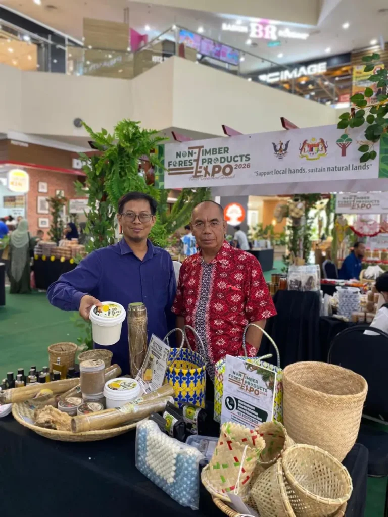 Delegasi Kalbar diundang mengikuti Ekspo Hasil Hutan Bukan Kayu (NTFP) Zon Selatan di Plaza Merdeka, Kuching, Sarawak, Malaysia.