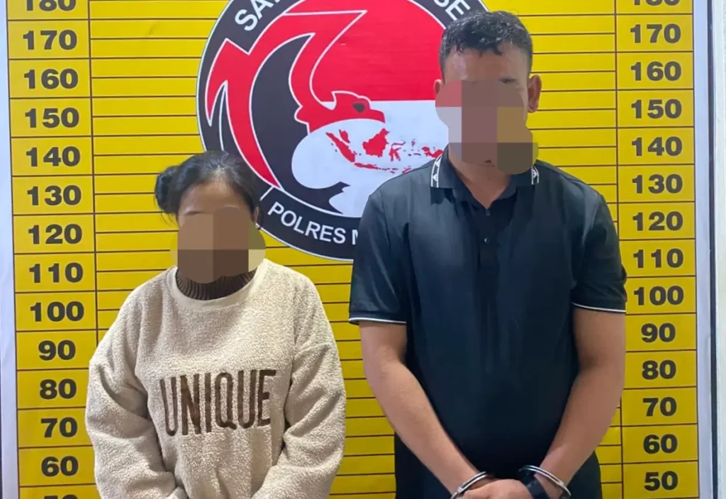 Dua terduga pengedar narkoba diamankan Satresnarkoba Polres Mempawah usai ditangkap di Kecamatan Mempawah Hilir.