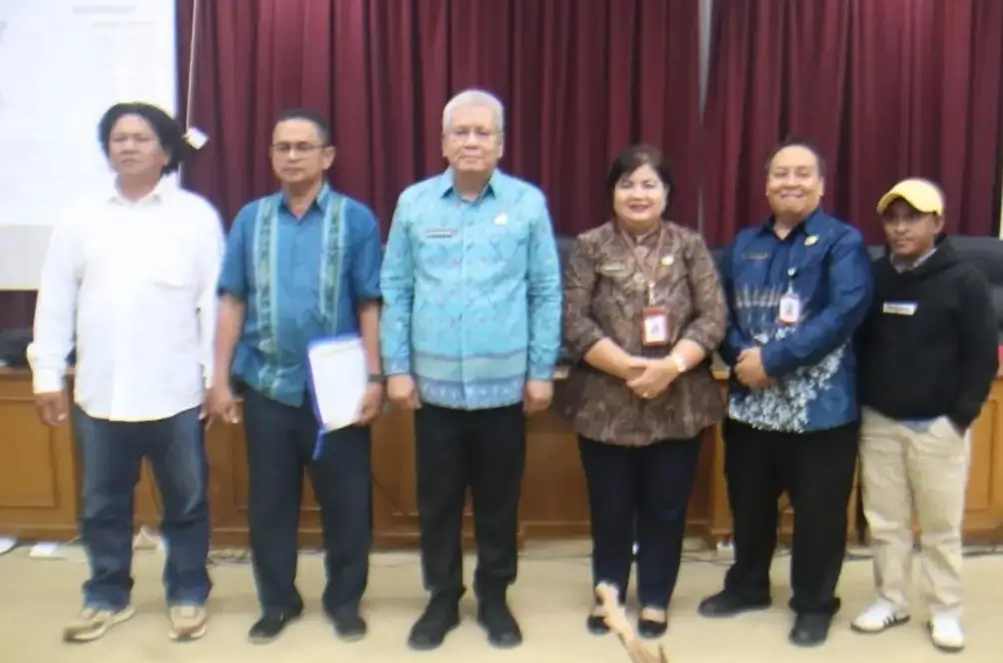 Sekda Kalbar Harisson usai memimpin rapat koordinasi pengawasan penyaluran BBM subsidi bagi nelayan di Kantor Gubernur Kalbar.
