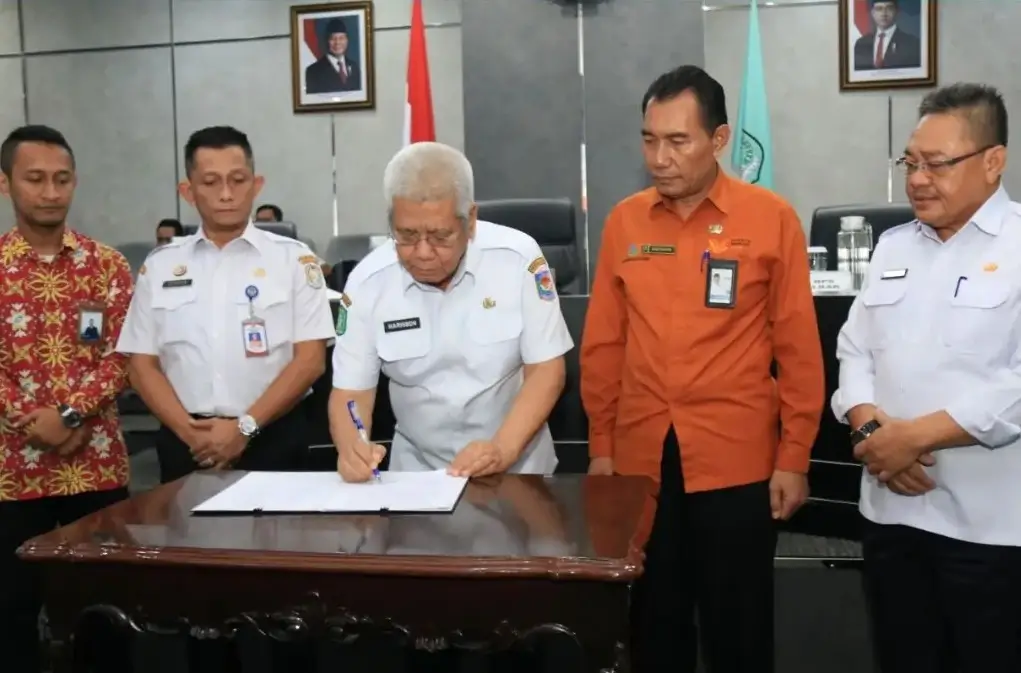 Sekda Kalbar Harisson mengikuti Ekspose Hasil EPPD 2026 terhadap LPPD kabupaten/kota se-Kalimantan Barat secara daring.