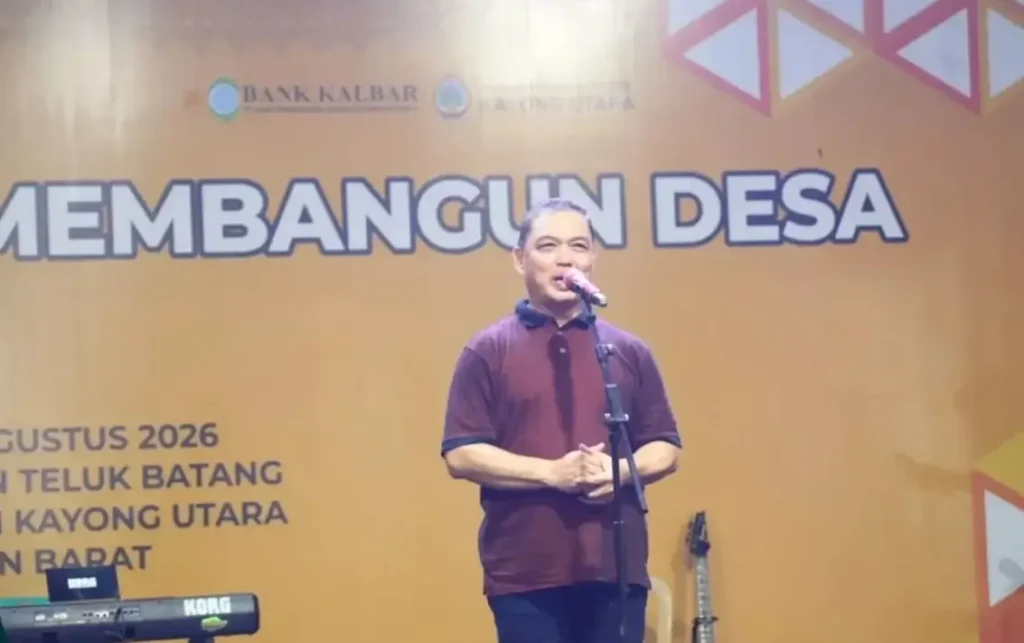 Gubernur Kalbar Ria Norsan menutup Program Gema Membangun Desa di Teluk Batang bersama masyarakat dan jajaran pemerintah Kabupaten Kayong Utara.