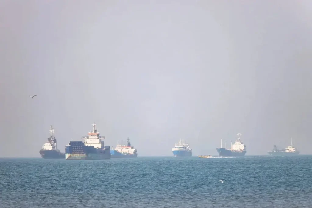 Ilustrasi ketegangan Iran dan Amerika Serikat di tengah kebuntuan negosiasi serta meningkatnya eskalasi di Selat Hormuz.